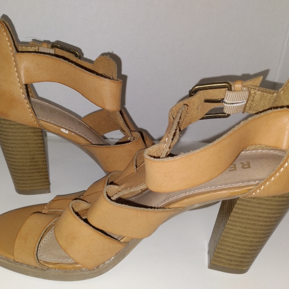 Report Rebecka Camel Strappy Chunky 7.5 Heels - Picture 5 of 8